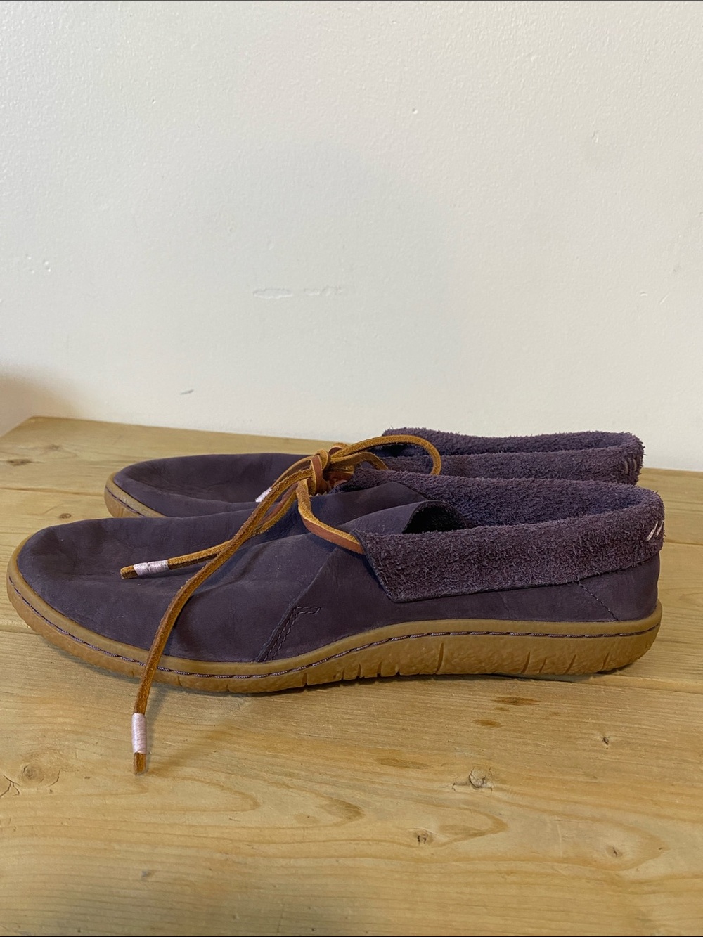 Manitobah Modern Moccasin Suede Slip-Ons Purple Suede Casual Lace-Up Shoe 8